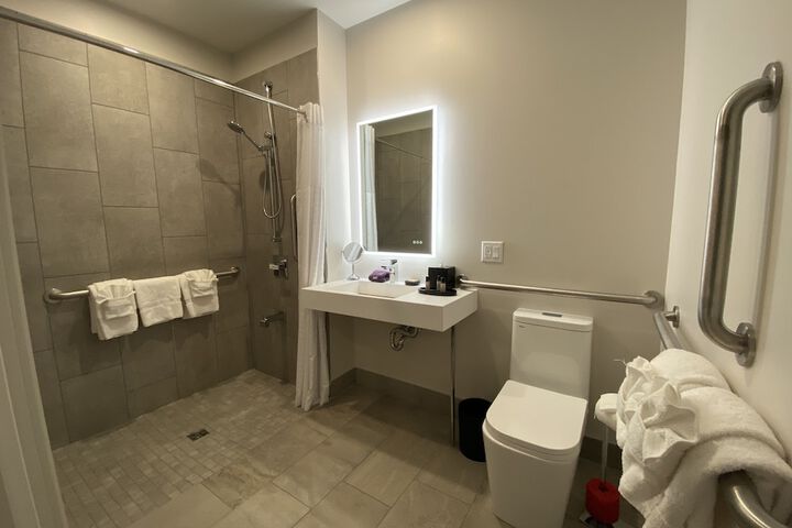 Room 32 of 87