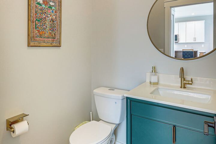 Rock Hall Retreat w / Balcony Near Park & Marina!