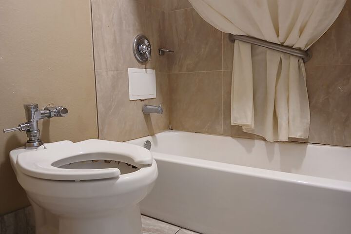 Room 15 of 25