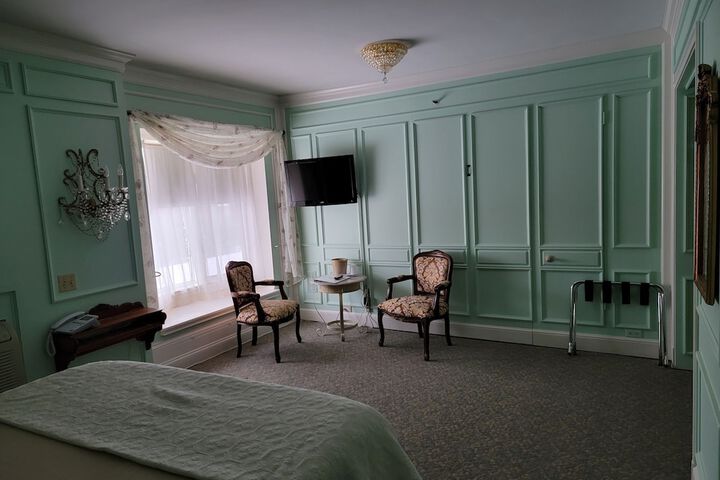 Lowell Inn