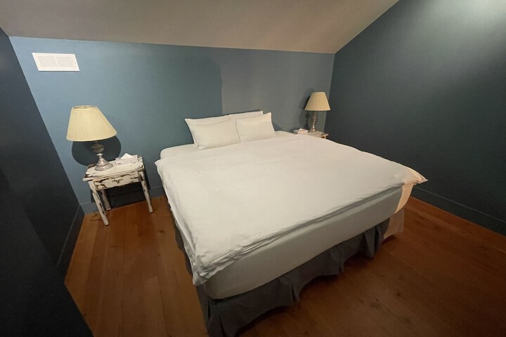 Room 17 of 53
