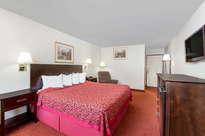 Room 9 of 34