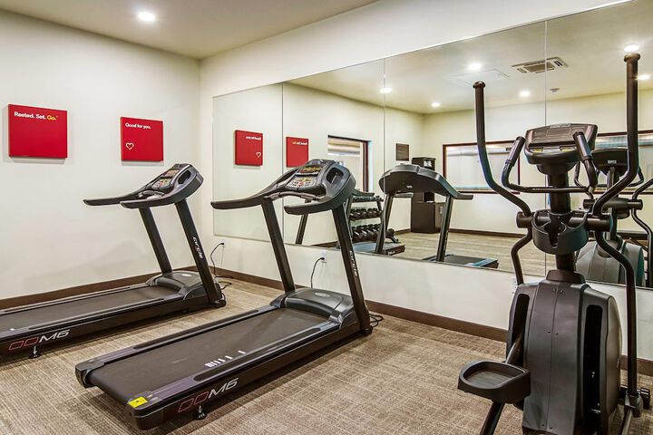Comfort Suites Wooster near University Campus