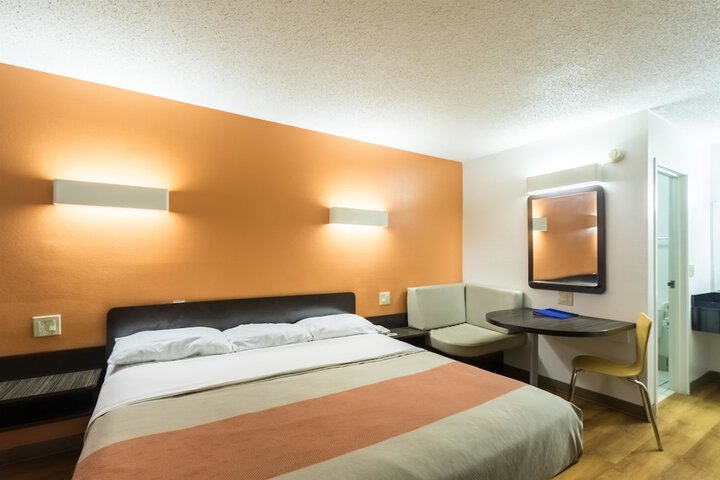 Room 19 of 40