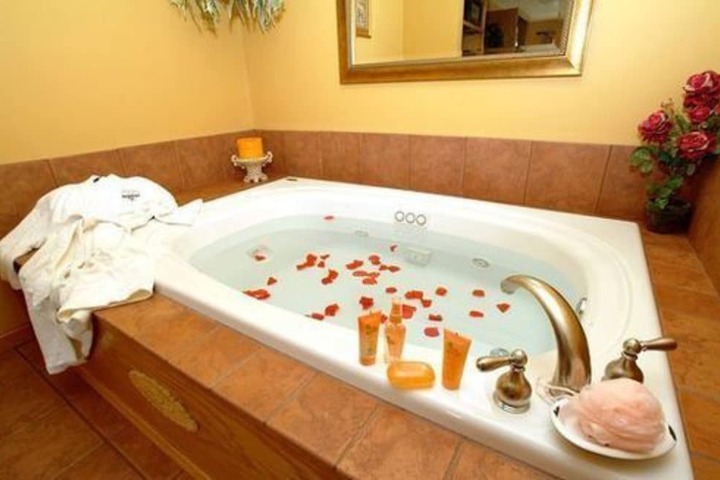 Hot Tub 80 of 93