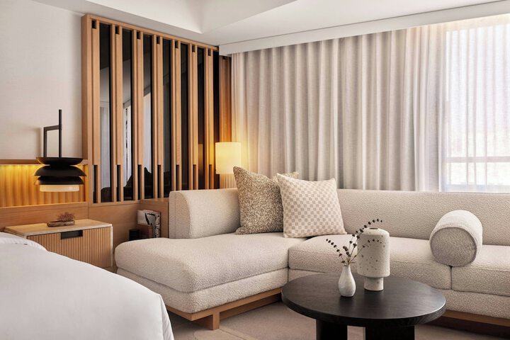 Lounge 90 of 99