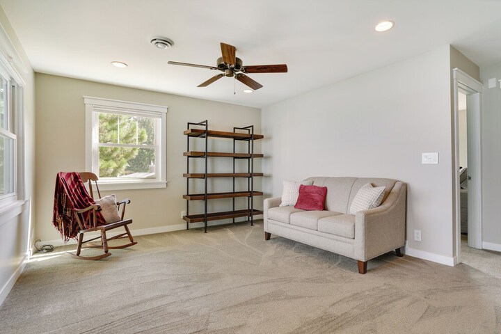 Lakefront Chippewa Falls Haven w / Private Deck!