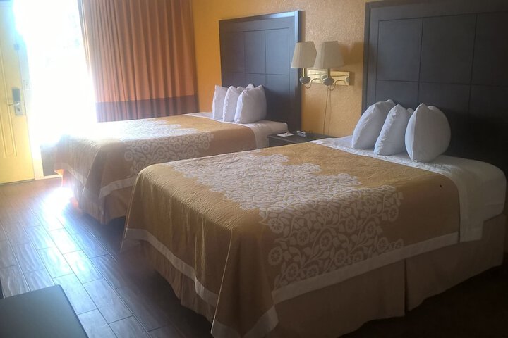 Days Inn & Suites by Wyndham Port Richey