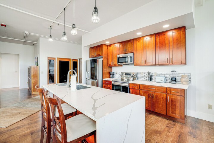 Modern Blaine Condo Rental 1 Mi to Boat Harbor!