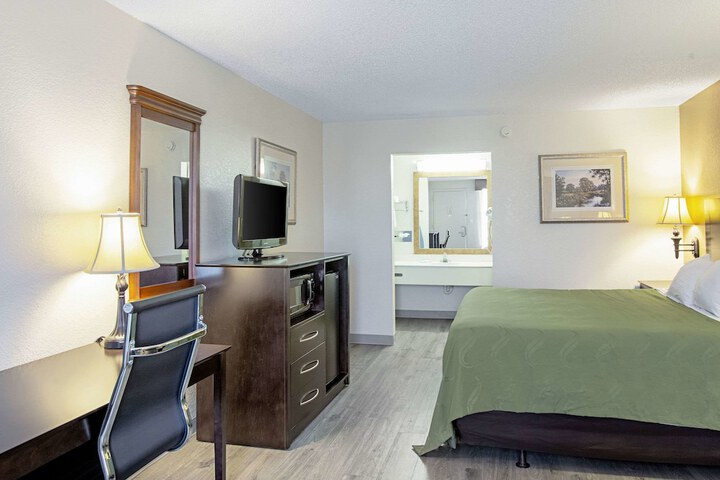 Room 8 of 34