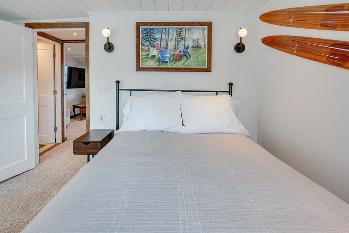 Pet-friendly Minocqua Home: Walk to Lake & Dining!