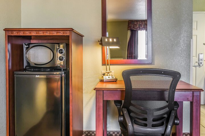 Room 16 of 36