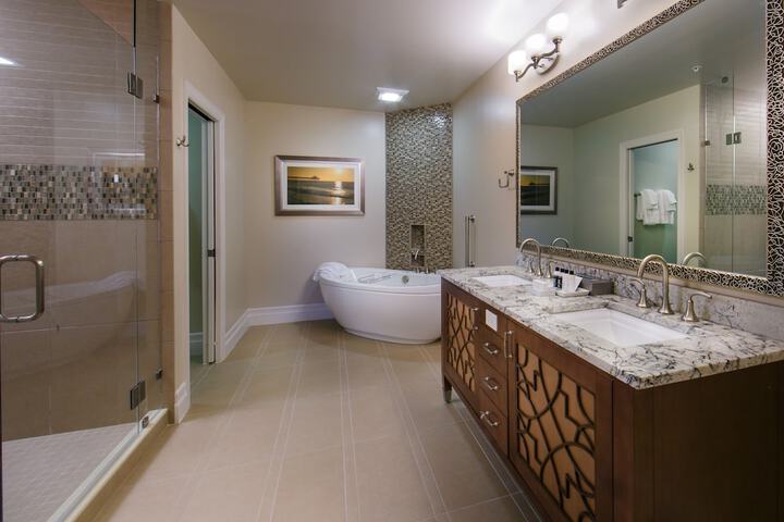 Holiday Inn Club Vacations South Beach Resort by IHG