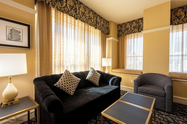 Room 43 of 82