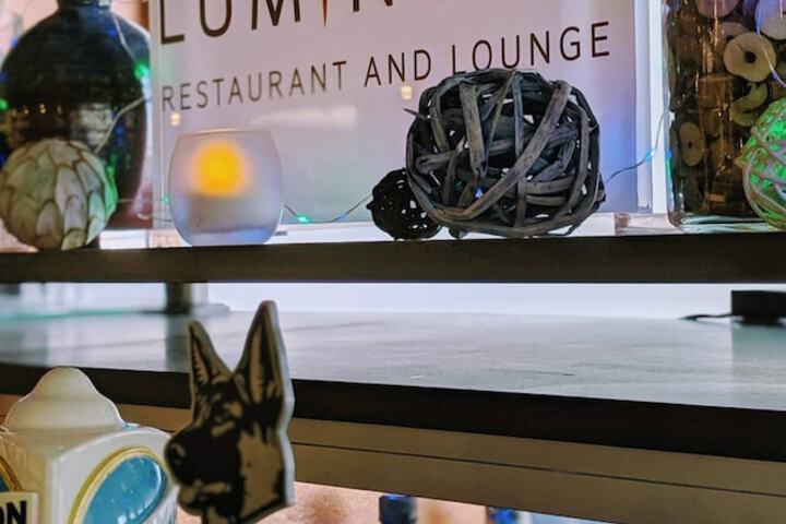 Lounge 37 of 43