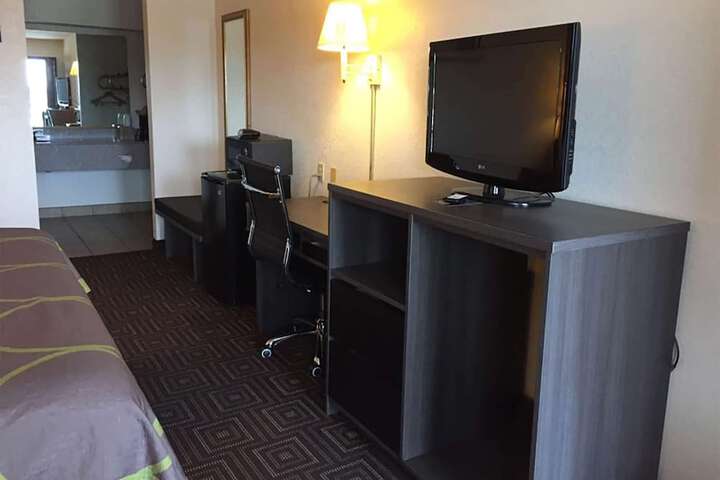 Room 10 of 29