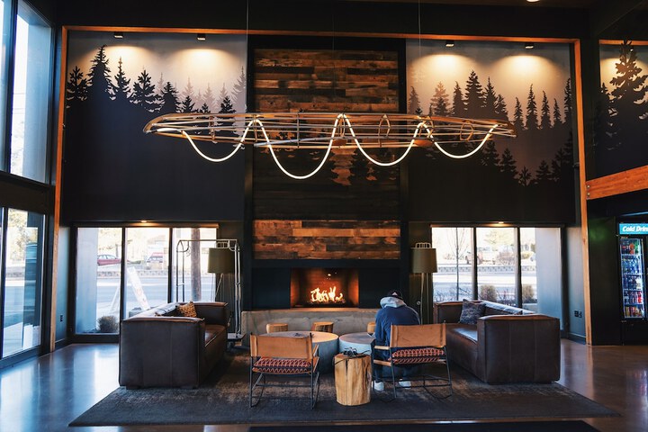 Waypoint Hotel
