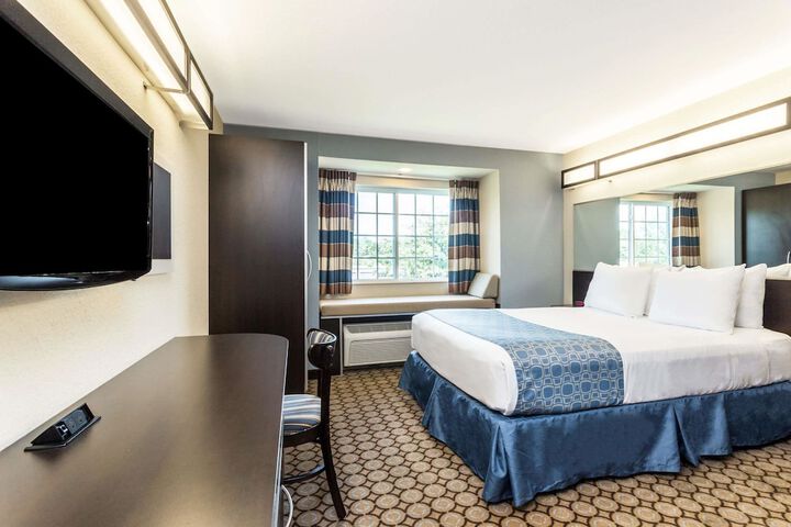 Room 12 of 28