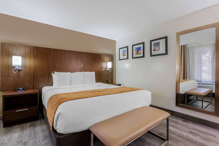 Room 13 of 28