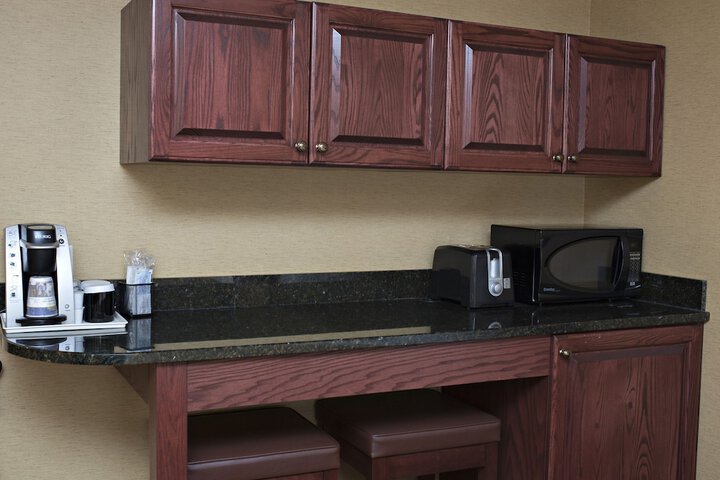 Best Western Plus Fredericton Hotel & Suites