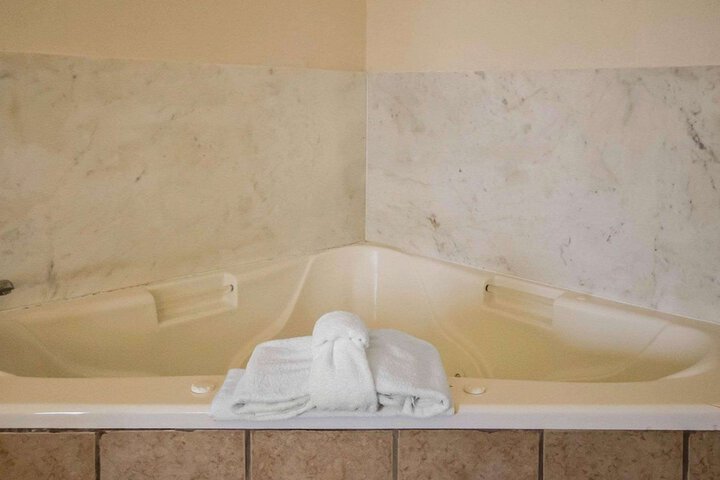 Quality Suites Jeffersonville - Louisville North