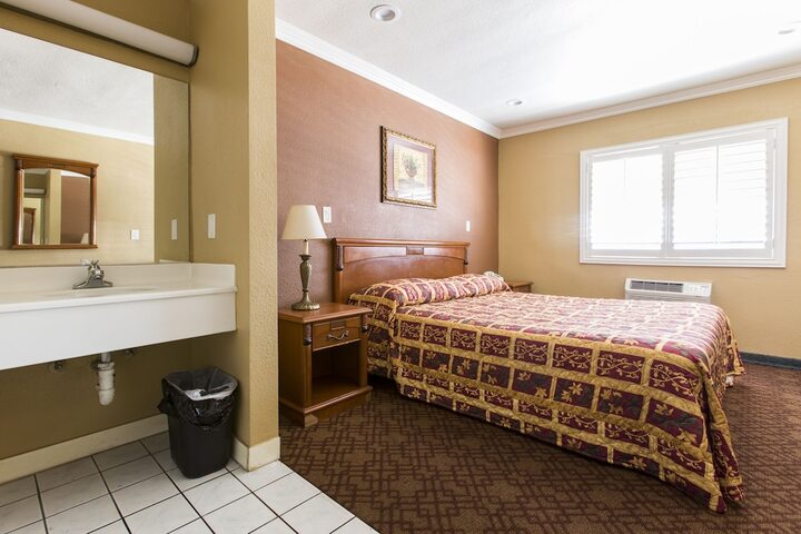 Room 53 of 67