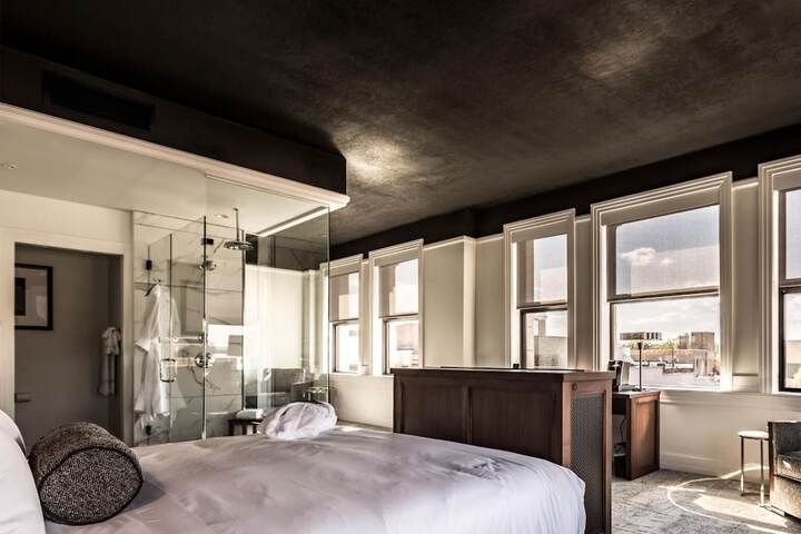 Room 20 of 28