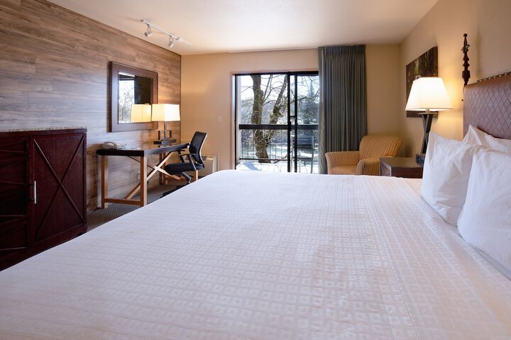 Riverside Inn
