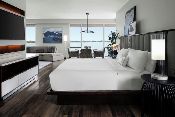 Room 28 of 60