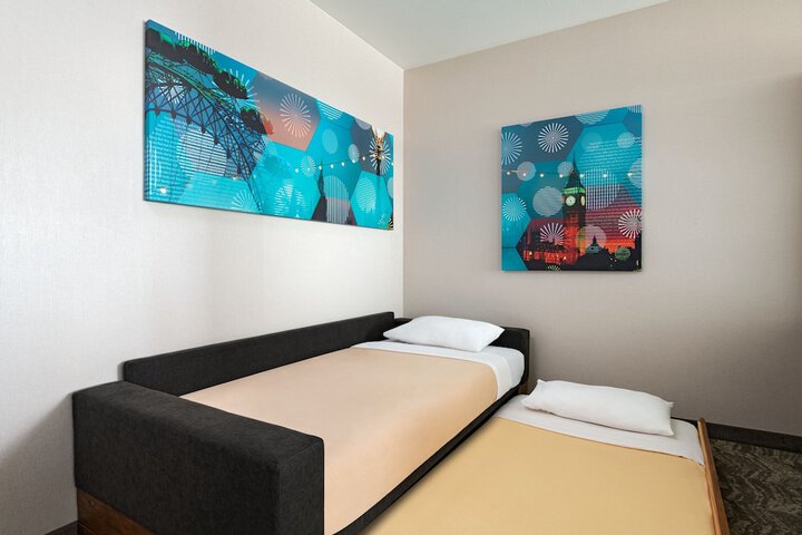Room 32 of 54