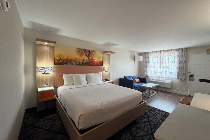 Days Inn by Wyndham Granbury