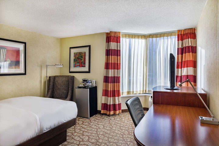 Room 27 of 65