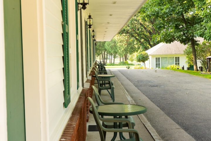 Oak Park Inn