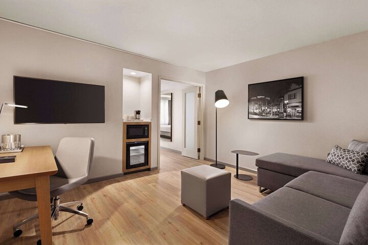 Room 7 of 32