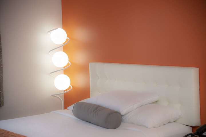 Howard Johnson Hotel & Suites by Wyndham Allentown / Dorney