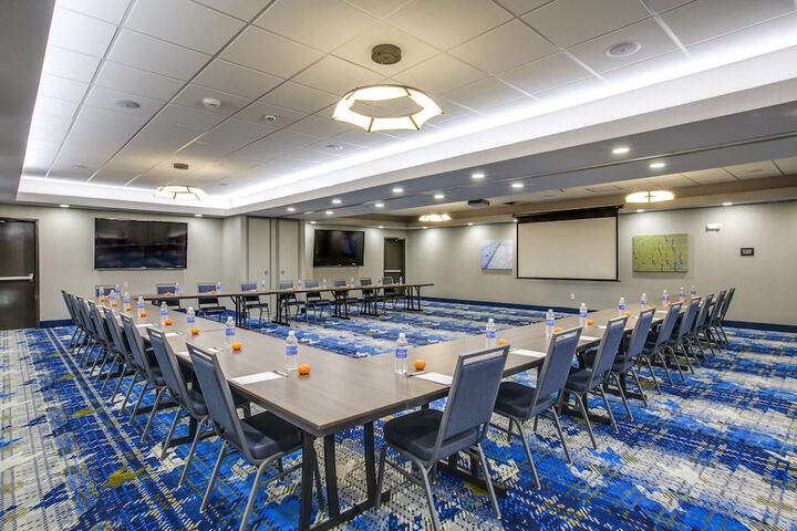 Hampton Inn & Suites Dallas / Ft. Worth Airport South