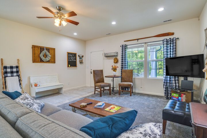 Charming Gravois Mills Escape w / Private Backyard!