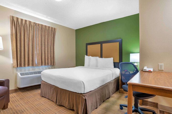 Room 17 of 27