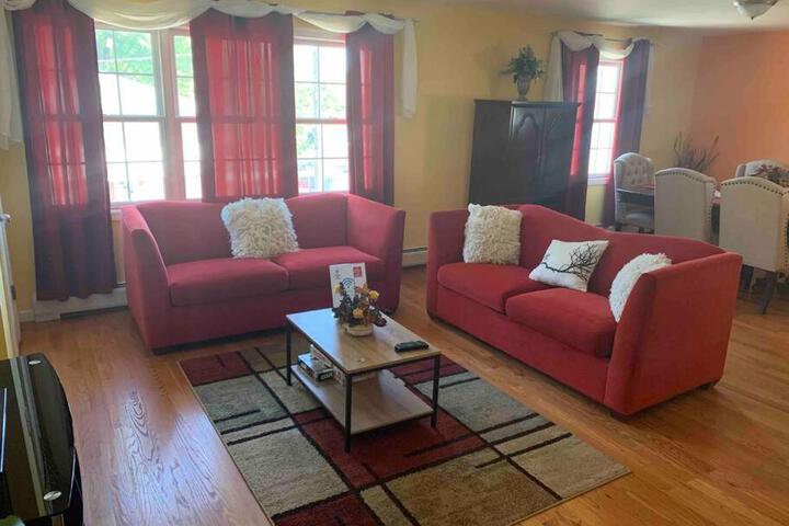 Family 3-bedroom home (2nd floor near EWR / Outlet)