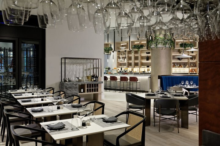 Dining 73 of 109
