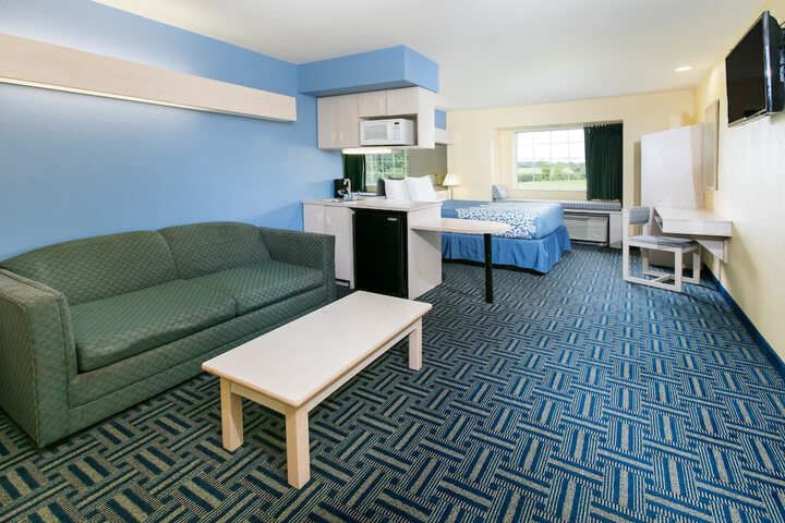 Days Inn & Suites by Wyndham Pryor