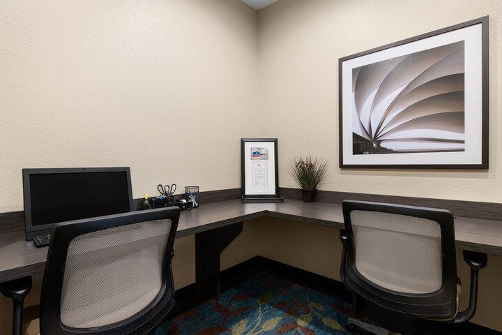 Business Center 37 of 37