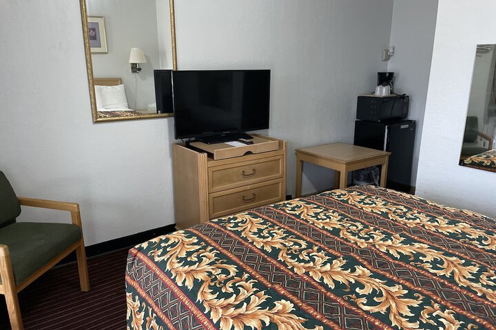 Room 8 of 18