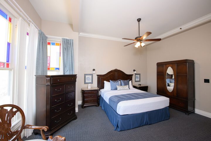 Room 28 of 118