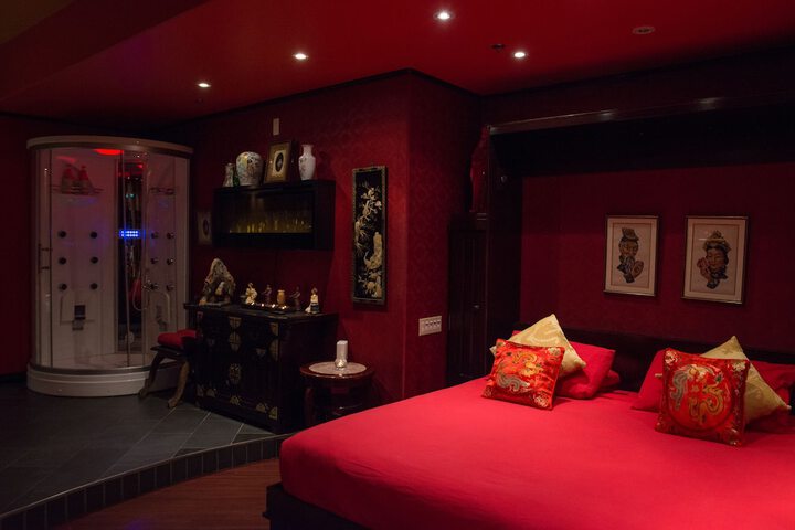 Room 2 of 62