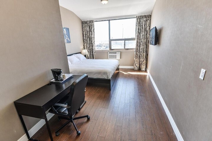 Room 32 of 39