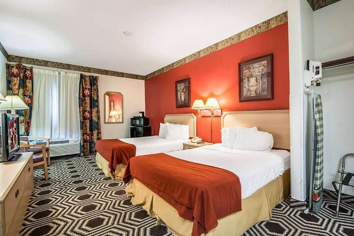 Room 5 of 8