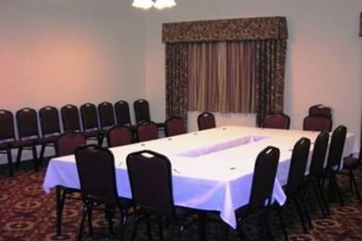 Settle Inn & Suites Linn Missouri