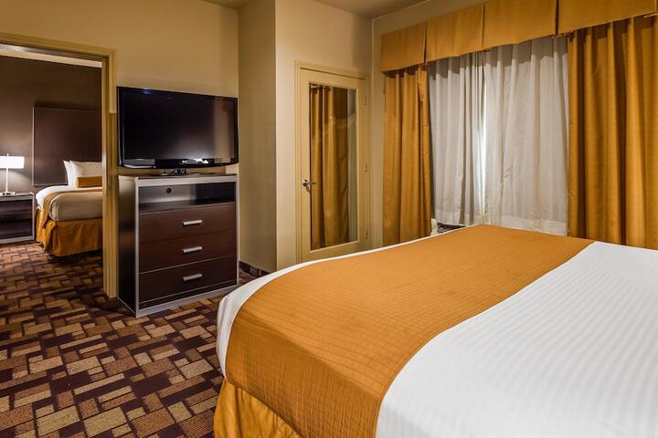 Best Western Windsor Pointe Hotel & Suites-Frost Bank Center