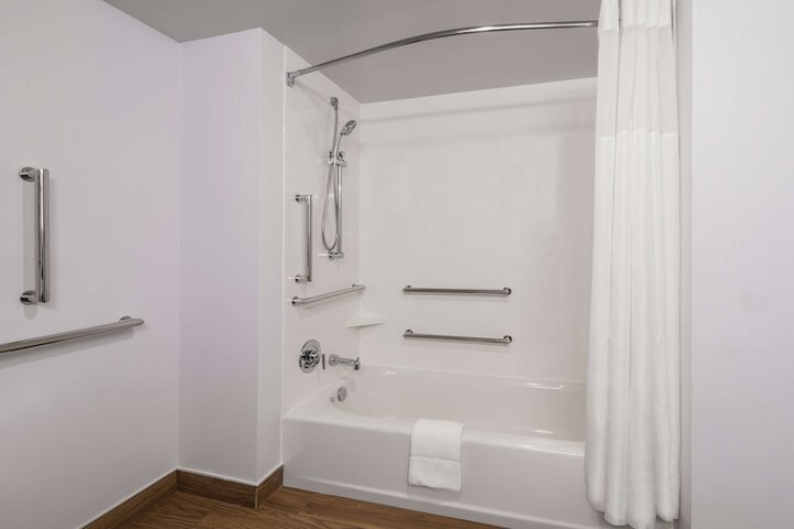Hampton Inn & Suites Fort Wayne Downtown